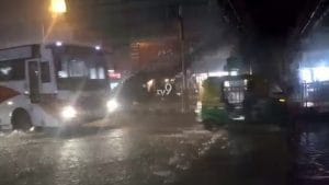 Bengaluru Rain: ಸಿಲಿಕಾನ್ ಸಿಟಿಯಲ್ಲಿ ಮತ್ತೆ ವರ್ಷಧಾರೆಯ ಆರ್ಭಟ: ಕೆರೆಯಂತಾದ ರಸ್ತೆಗಳು, ವಾಹನ ಸವಾರರ ಪರದಾಟ