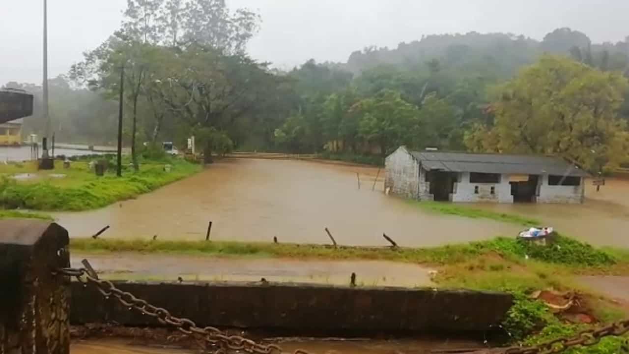 ಮತ್ತೆ ಶುರುವಾದ ಮಳೆ ಅಬ್ಬರ, ಭಾಗಮಂಡಲದಲ್ಲಿ ಮತ್ತೆ ಸೇತುವೆ ಮುಳುಗಡೆ ಮತ್ತೆ ಶುರುವಾದ ಮಳೆ ಅಬ್ಬರ, ಭಾಗಮಂಡಲದಲ್ಲಿ ಮತ್ತೆ ಸೇತುವೆ ಮುಳುಗಡೆ