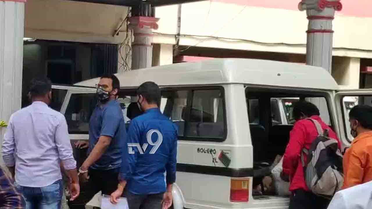 ಮೊದಲ ಅರೆಸ್ಟ್! ನಟಿ ರಾಗಿಣಿ ಆಪ್ತ ರವಿಶಂಕರ್ 5 ದಿನ CCB ಕಸ್ಟಡಿಗೆ ಮೊದಲ ಅರೆಸ್ಟ್! ನಟಿ ರಾಗಿಣಿ ಆಪ್ತ ರವಿಶಂಕರ್ 5 ದಿನ CCB ಕಸ್ಟಡಿಗೆ