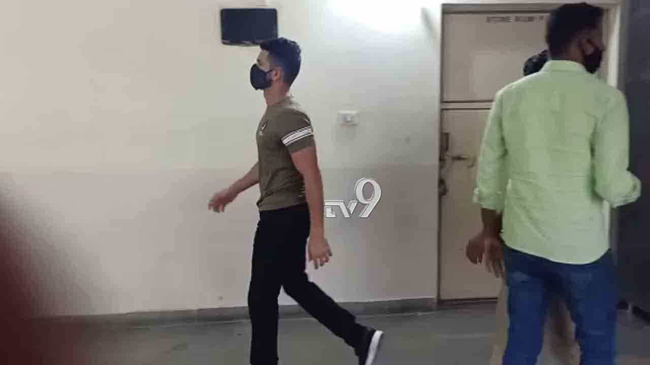 ಕೆಲ್ಸವಿರಲಿಲ್ಲ, ಡಿಪ್ರೆಷನ್ನಲ್ಲಿದ್ದೆ.. ಸ್ನೇಹಿತರ ಜೊತೆ ಕೊಕೇನ್ ಸೇವಿಸಿದೆ -ಮತ್ತೊಬ್ಬ ನಟ ತಪ್ಪೊಪ್ಪಿಗೆ? ಕೆಲ್ಸವಿರಲಿಲ್ಲ, ಡಿಪ್ರೆಷನ್ನಲ್ಲಿದ್ದೆ.. ಸ್ನೇಹಿತರ ಜೊತೆ ಕೊಕೇನ್ ಸೇವಿಸಿದೆ -ಮತ್ತೊಬ್ಬ ನಟ ತಪ್ಪೊಪ್ಪಿಗೆ?