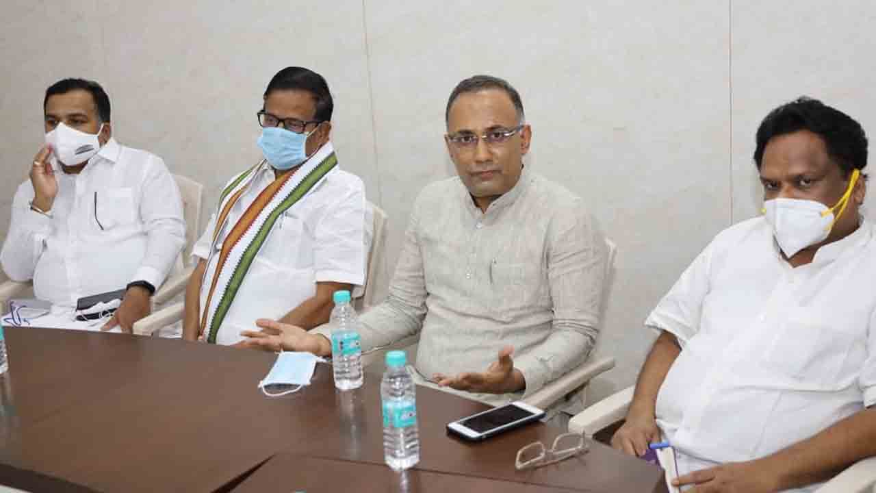 KPCC ಮಾಜಿ ಅಧ್ಯಕ್ಷ ದಿನೇಶ್ ಗುಂಡೂರಾವ್ಗೆ ಕೊರೊನಾ ಪಾಸಿಟಿವ್ KPCC ಮಾಜಿ ಅಧ್ಯಕ್ಷ ದಿನೇಶ್ ಗುಂಡೂರಾವ್ಗೆ ಕೊರೊನಾ ಪಾಸಿಟಿವ್