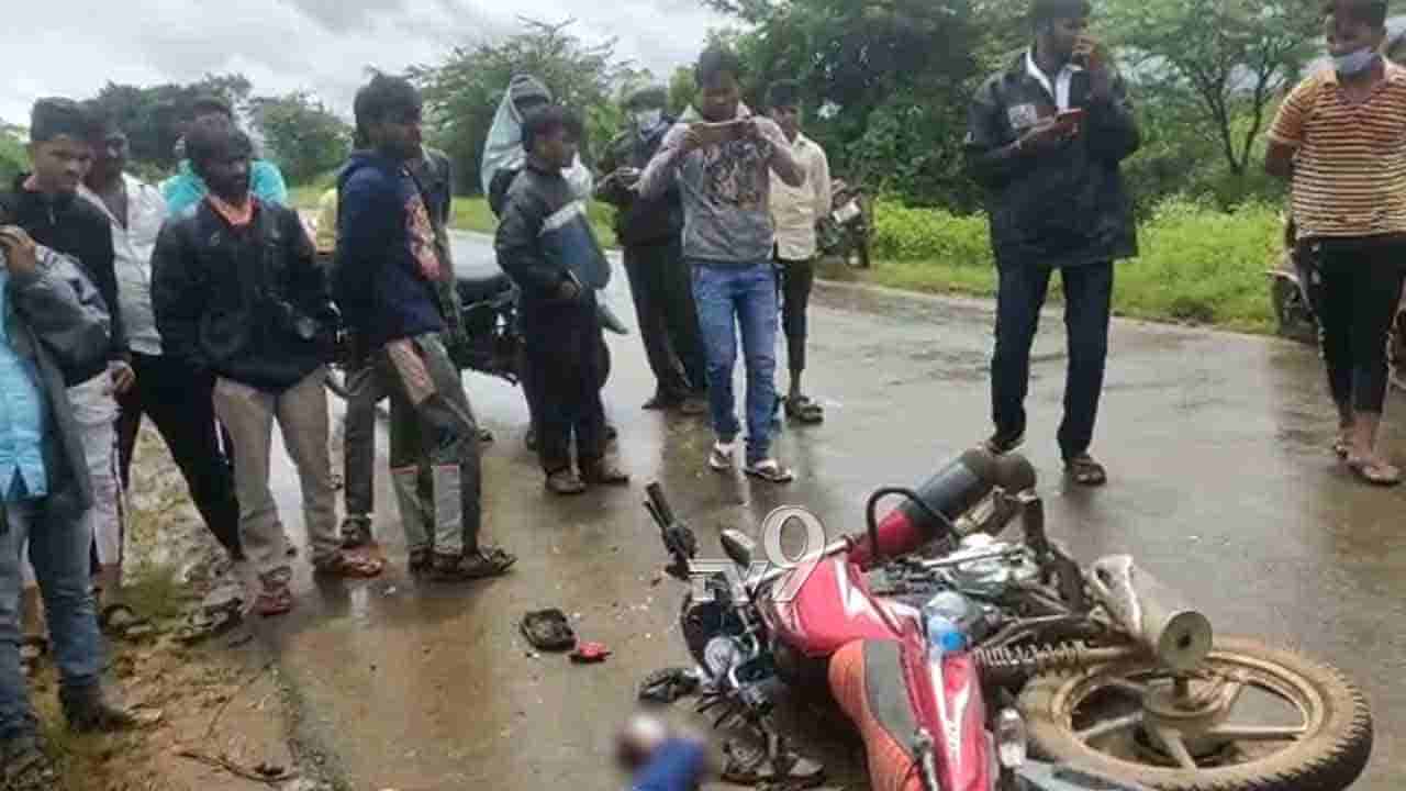 ಎತ್ತಿನ ಬಂಡಿಗೆ ಬೈಕ್ ಡಿಕ್ಕಿ: ಸ್ಥಳದಲ್ಲೇ ಸವಾರರಿಬ್ಬರ ದುರ್ಮರಣ, ಯಾವೂರಲ್ಲಿ?