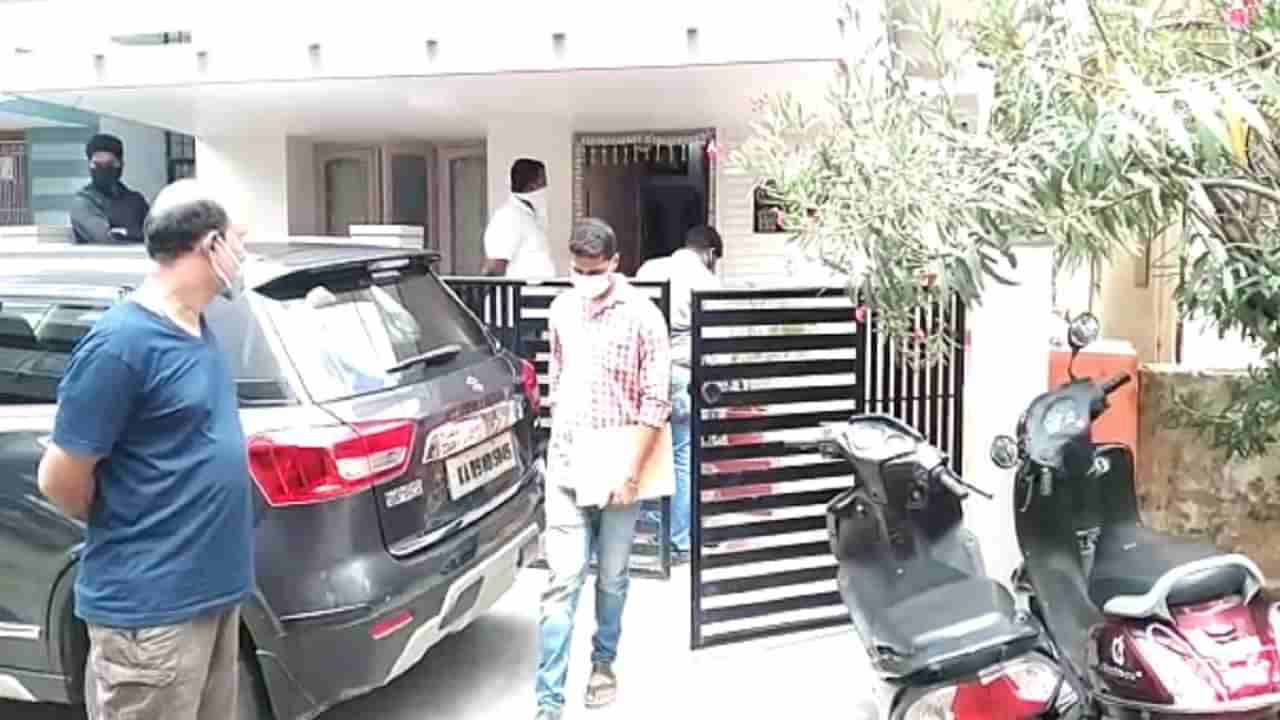 ಬೀಗ, ಬಾಗಿಲು, ಕಿಟಕಿ ಮುರಿದಿಲ್ಲ! ಆದ್ರೂ ಮನೆಯಲ್ಲಿ ನಡುರಾತ್ರಿ 2 KG ಚಿನ್ನ ಕಳವು