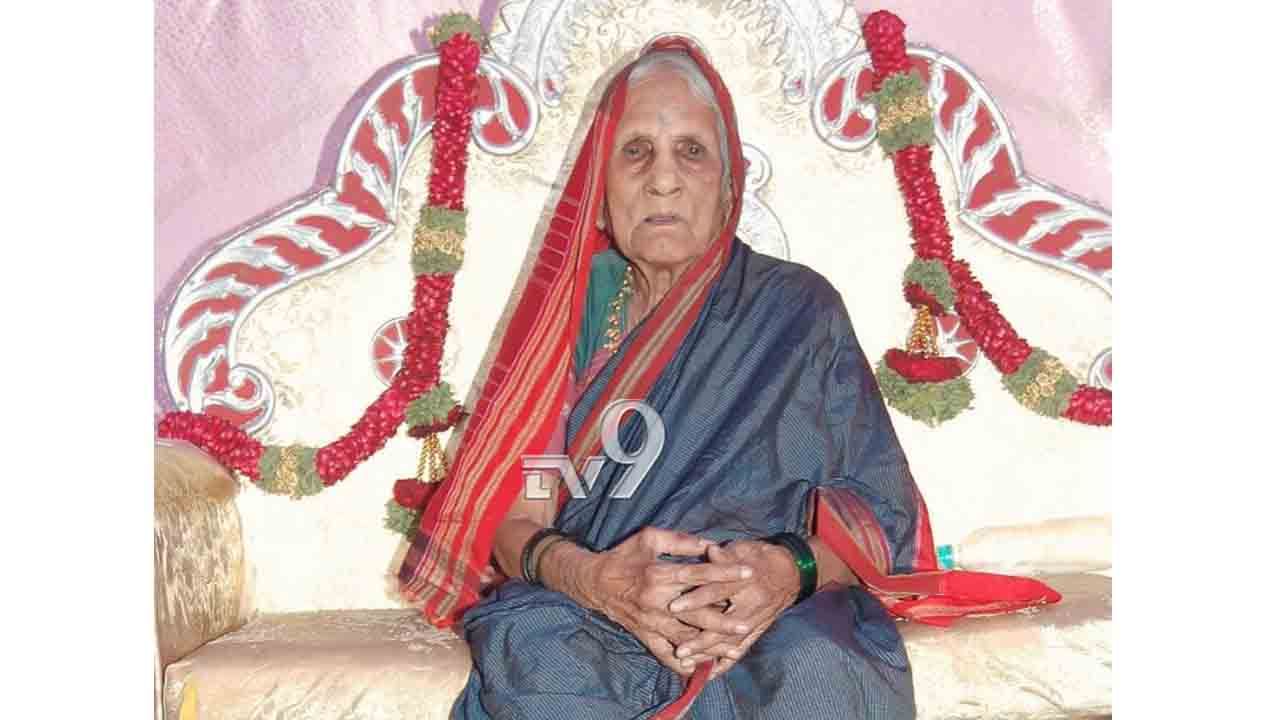 ವಾರದ ಹಿಂದಷ್ಟೇ ಕೊರೊನಾ ಗೆದ್ದಿದ್ದ ಕೊಪ್ಪಳದ ಶತಾಯುಷಿ ಅಜ್ಜಿ ವಿಧಿವಶ ವಾರದ ಹಿಂದಷ್ಟೇ ಕೊರೊನಾ ಗೆದ್ದಿದ್ದ ಕೊಪ್ಪಳದ ಶತಾಯುಷಿ ಅಜ್ಜಿ ವಿಧಿವಶ