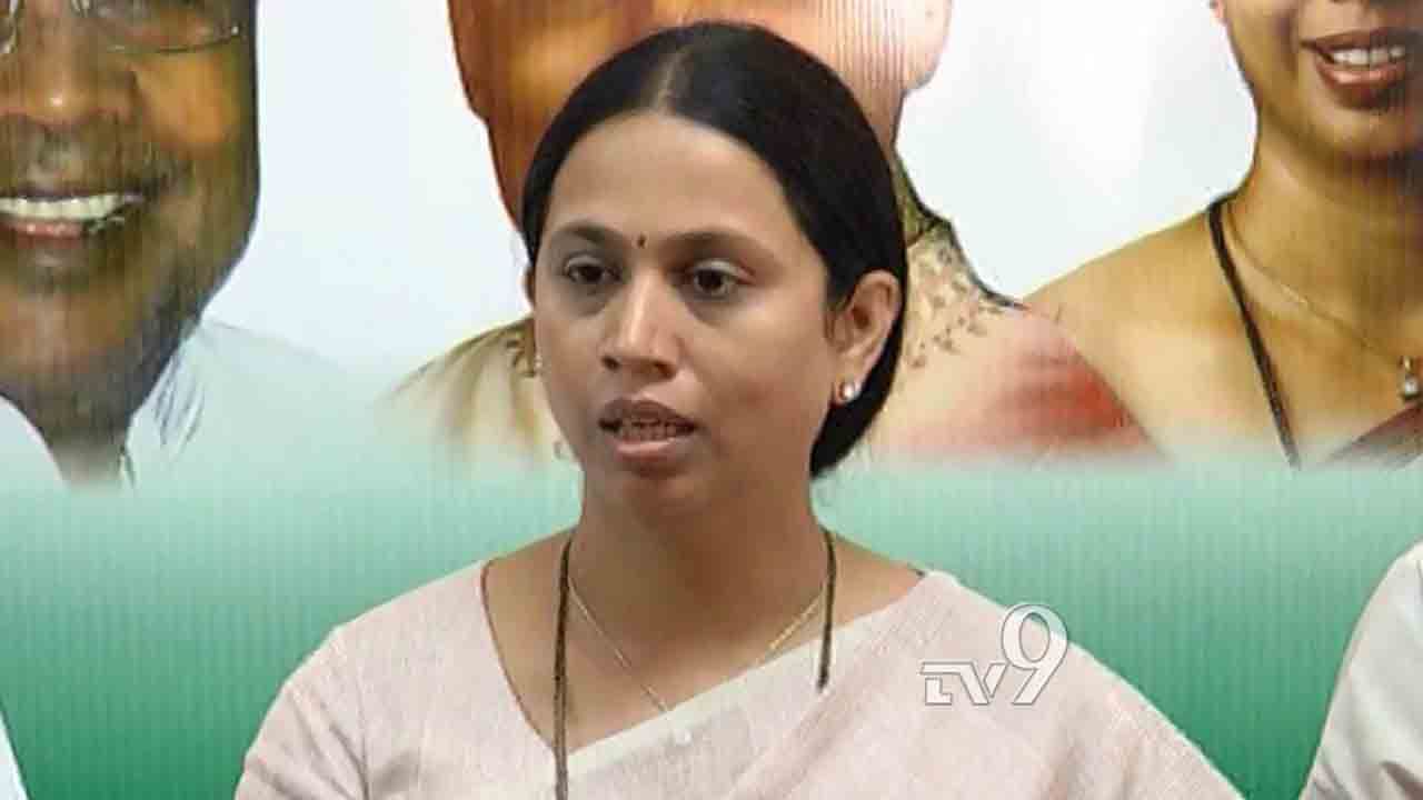 ‘ಯುವತಿಯ ಶವಸಂಸ್ಕಾರದ ವೇಳೆ ಪೊಲೀಸರು ನಗುತ್ತಿದ್ರು; ರಾಮ ರಾಜ್ಯದಲ್ಲಿ ಇದು ಶೋಭೆ ತರುತ್ತಾ?’ ‘ಯುವತಿಯ ಶವಸಂಸ್ಕಾರದ ವೇಳೆ ಪೊಲೀಸರು ನಗುತ್ತಿದ್ರು; ರಾಮ ರಾಜ್ಯದಲ್ಲಿ ಇದು ಶೋಭೆ ತರುತ್ತಾ?’