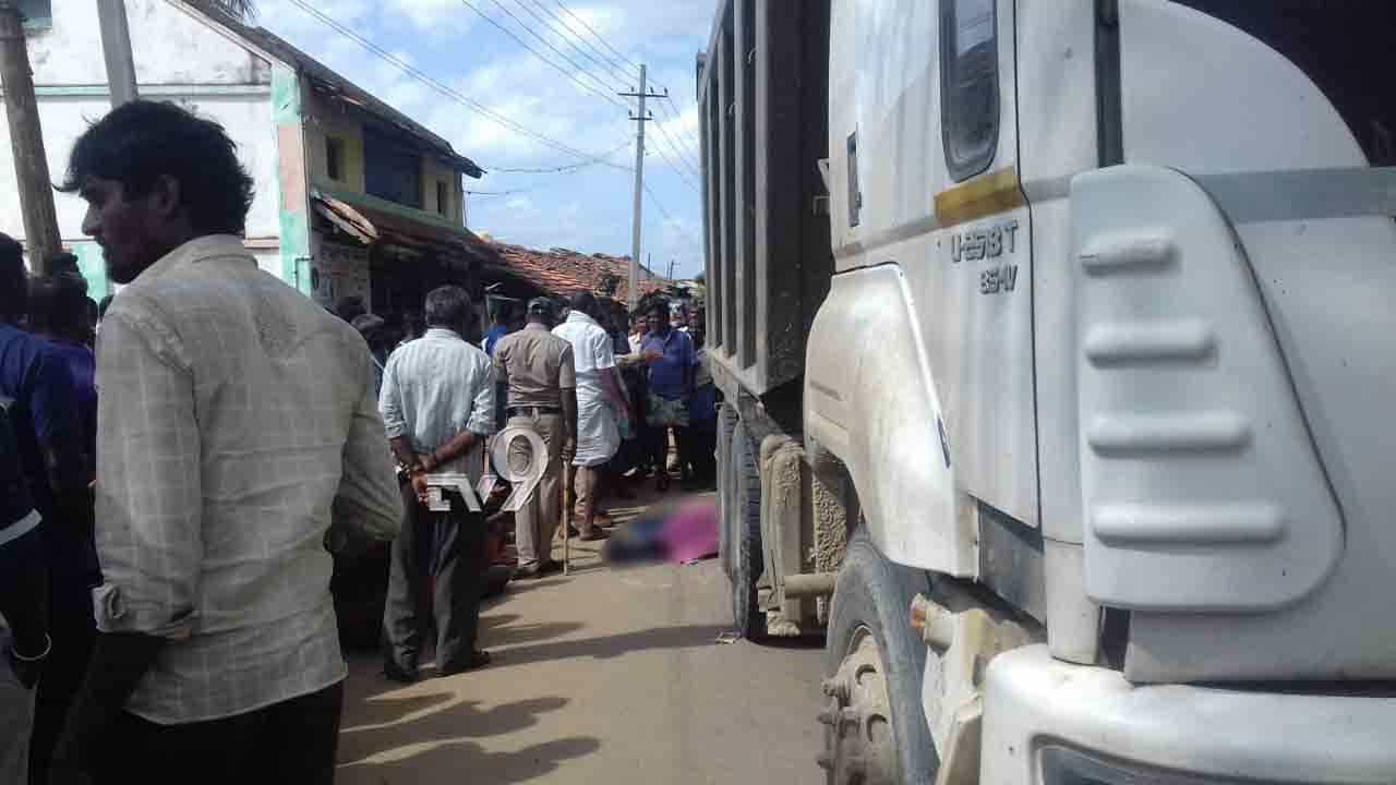 ಸಿಎಂ BSY ತವರೂರಲ್ಲಿ ಭೀಕರ ಅಪಘಾತ: ಹಬ್ಬಕ್ಕೆ ಸಾಮಗ್ರಿ ಕೊಳ್ಳಲು ಬಂದ ಮಹಿಳೆ ಸ್ಥಳದಲ್ಲೇ ಸಾವು