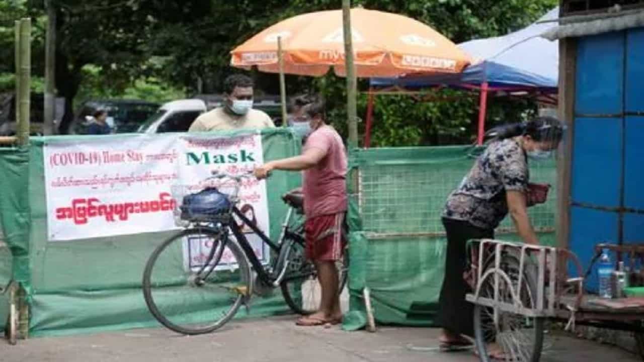 ಮ್ಯಾನ್ಮಾರ್ಗೆ ಅಪ್ಪಳಿಸಿದ ಕೊರೊನಾ 2ನೇ ಅಲೆ.. ಸೋಂಕು ನಿಯಂತ್ರಣಕ್ಕೆ ತಾವೇ ಮುಂದಾದ ಸ್ಥಳೀಯರು ಮ್ಯಾನ್ಮಾರ್ಗೆ ಅಪ್ಪಳಿಸಿದ ಕೊರೊನಾ 2ನೇ ಅಲೆ.. ಸೋಂಕು ನಿಯಂತ್ರಣಕ್ಕೆ ತಾವೇ ಮುಂದಾದ ಸ್ಥಳೀಯರು