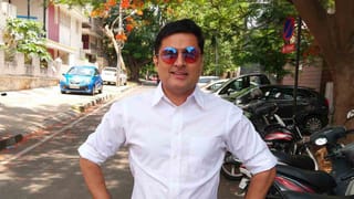 ಬಂದೂಕು ಹಿಡಿದು ಸಾಂಪ್ರದಾಯಿಕ ಉಡುಗೆಯಲ್ಲಿ ಫುಲ್ ಡ್ಯಾನ್ಸ್.. ಕೈಲ್ ಪೋಳ್ದ್ ಸಂಭ್ರಮ