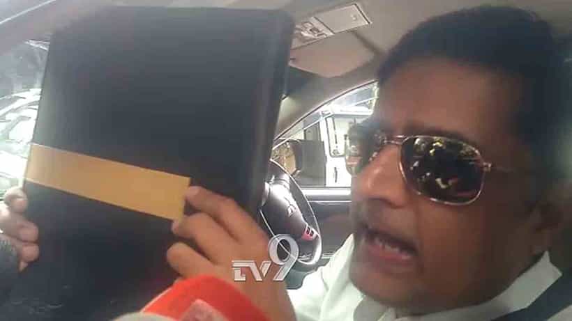 ‘ಸರ್ಕಾರಕ್ಕೆ ಹೊಸ ಆದಾಯ ತಂದು ಕೊಡ್ತಿದ್ದೇನೆ, ಈ ಫೈಲ್ನಲ್ಲಿದೆ ಜಮೀರ್ ಆಸ್ತಿ ದಾಖಲೆ’