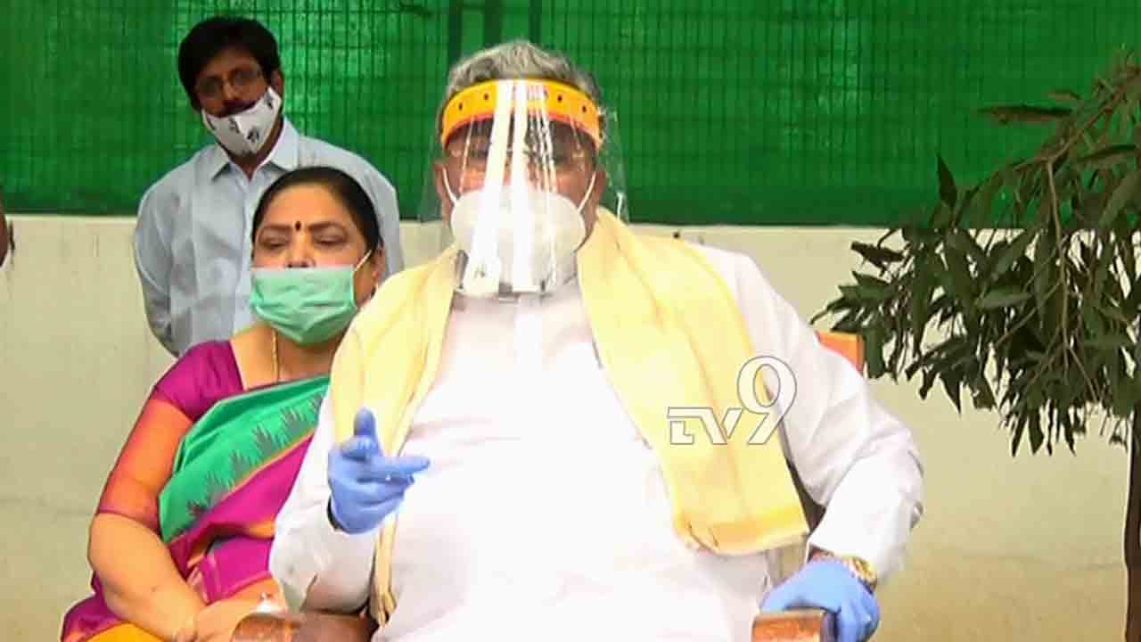 ಸ್ವಲ್ಪ ಬುದ್ಧಿವಂತಿಕೆ ಇಟ್ಕೊಂಡು ಮಾತನಾಡಬೇಕು.. HD ಕುಮಾರಸ್ವಾಮಿಗೆ ಸಿದ್ದರಾಮಯ್ಯ ಸಲಹೆ ಸ್ವಲ್ಪ ಬುದ್ಧಿವಂತಿಕೆ ಇಟ್ಕೊಂಡು ಮಾತನಾಡಬೇಕು.. HD ಕುಮಾರಸ್ವಾಮಿಗೆ ಸಿದ್ದರಾಮಯ್ಯ ಸಲಹೆ