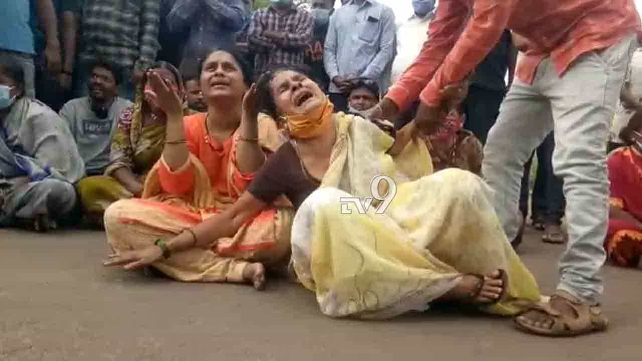 ಕೊರೊನಾದಿಂದ ಸಾವು, ಬಿಲ್​ ಪಾವತಿಗೆ ರಂಪಾಟ: ಖಾಸಗಿ ಆಸ್ಪತ್ರೆ ಎದುರು ತಮಟೆ ಹೋರಾಟ