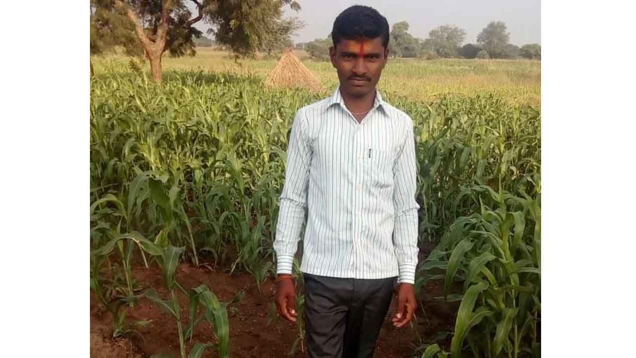 ಸಾಲಬಾಧೆ: ಅಂಜುಟಗಿಯಲ್ಲಿ ಯುವಕ ಆತ್ಮಹತ್ಯೆ ಸಾಲಬಾಧೆ: ಅಂಜುಟಗಿಯಲ್ಲಿ ಯುವಕ ಆತ್ಮಹತ್ಯೆ