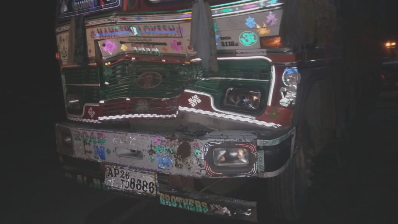 ಚಿಕ್ಕಬಳ್ಳಾಪುರ ಸಮೀಪ ಲಾರಿ ಡಿಕ್ಕಿ: ಕಾರಿನಲ್ಲಿದ್ದ ಮೂವರು ಸ್ಥಳದಲ್ಲೇ ಸಾವು ಚಿಕ್ಕಬಳ್ಳಾಪುರ ಸಮೀಪ ಲಾರಿ ಡಿಕ್ಕಿ: ಕಾರಿನಲ್ಲಿದ್ದ ಮೂವರು ಸ್ಥಳದಲ್ಲೇ ಸಾವು