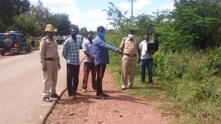 ಮೆಟ್ರೊ ರೈಲಲ್ಲಿ ಪ್ರಯಾಣಿಸಿ ಪ್ರಯಾಣಿಕರಿಗೆ ಅಭಯ ನೀಡಿದ ಸಚಿವ ಶ್ರೀರಾಮುಲು