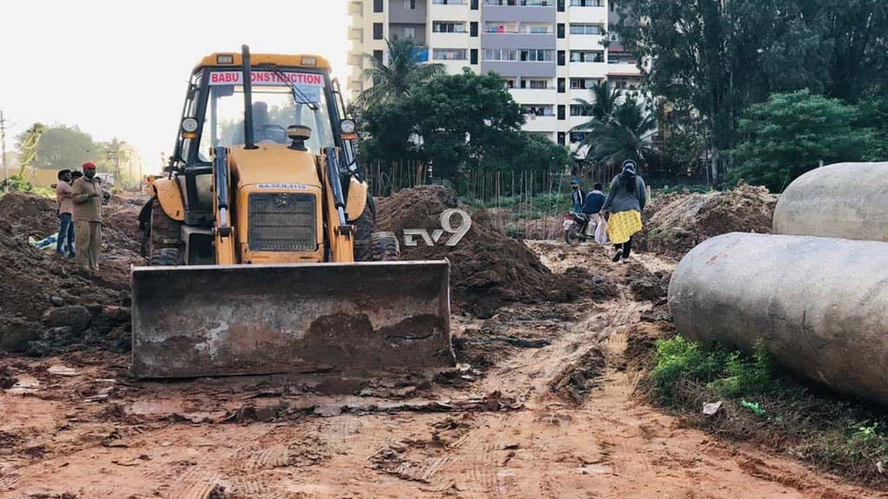 ಕೊರೊನಾ ಲಾಕ್ಡೌನ್ ಮುಗಿದ್ರೂ ಈ ಏರಿಯಾಗೆ ಮಾತ್ರ ಸ್ವಯಂ ಲಾಕ್ಡೌನು.. ಯಾಕೆ? ಕೊರೊನಾ ಲಾಕ್ಡೌನ್ ಮುಗಿದ್ರೂ ಈ ಏರಿಯಾಗೆ ಮಾತ್ರ ಸ್ವಯಂ ಲಾಕ್ಡೌನು.. ಯಾಕೆ?