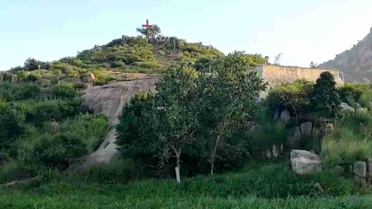 ಪೊಲೀಸ್ ಬಂದೋಬಸ್ತ್ನಲ್ಲಿ ಯೇಸು ಶಿಲುಬೆ ತೆರವು!