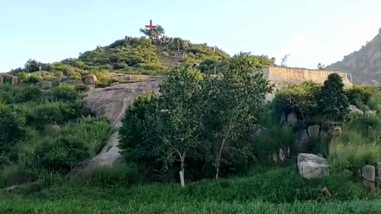 ಪೊಲೀಸ್ ಬಂದೋಬಸ್ತ್‌ನಲ್ಲಿ ಯೇಸು ಶಿಲುಬೆ ತೆರವು!