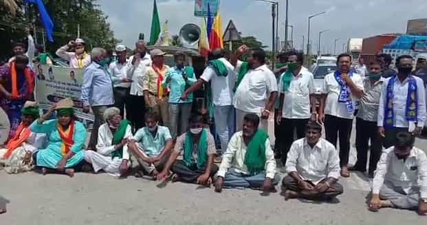 ಇನ್ನೂ ಆರದ ಕಿಚ್ಚು.. ಇಂದೂ ಕೂಡ ಸಾಲು ಸಾಲು ಪ್ರತಿಭಟನೆ