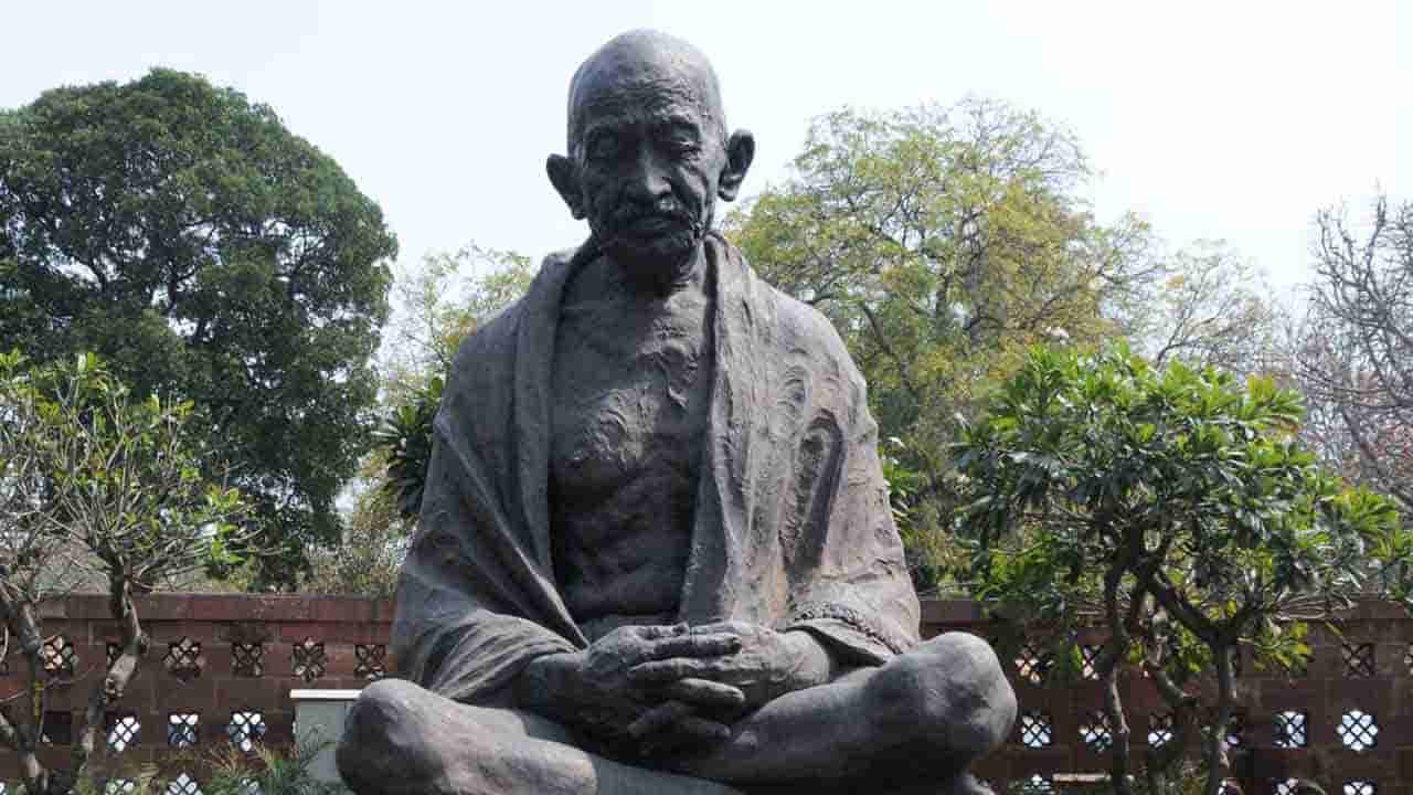 ಗಾಂಧಿ ಪ್ರತಿಮೆ ಧಾರ್ಮಿಕ ಕೇಂದ್ರವಲ್ಲ, ಅಲ್ಲಿ ಮದ್ಯ ಮಳಿಗೆ ಸ್ಥಾಪಿಸಬಹುದು: ಹೈಕೋರ್ಟ್