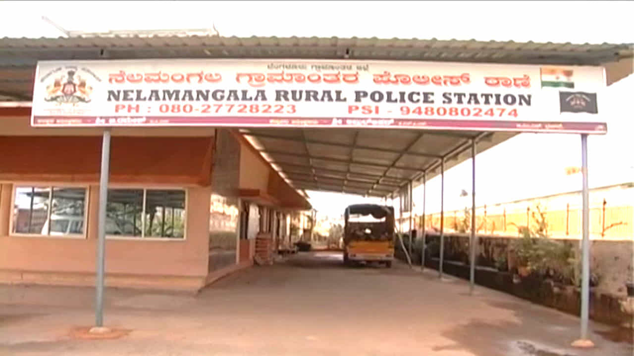 ನೆಲಮಂಗಲ: ವಿಶೇಷ ಚೇತನ ಯುವತಿಯ ಮೇಲೆ ಅತ್ಯಾಚಾರ ಎಸಗಿದ ದುರುಳ, ಖಾಕಿ ವಶಕ್ಕೆ ನೆಲಮಂಗಲ: ವಿಶೇಷ ಚೇತನ ಯುವತಿಯ ಮೇಲೆ ಅತ್ಯಾಚಾರ ಎಸಗಿದ ದುರುಳ, ಖಾಕಿ ವಶಕ್ಕೆ