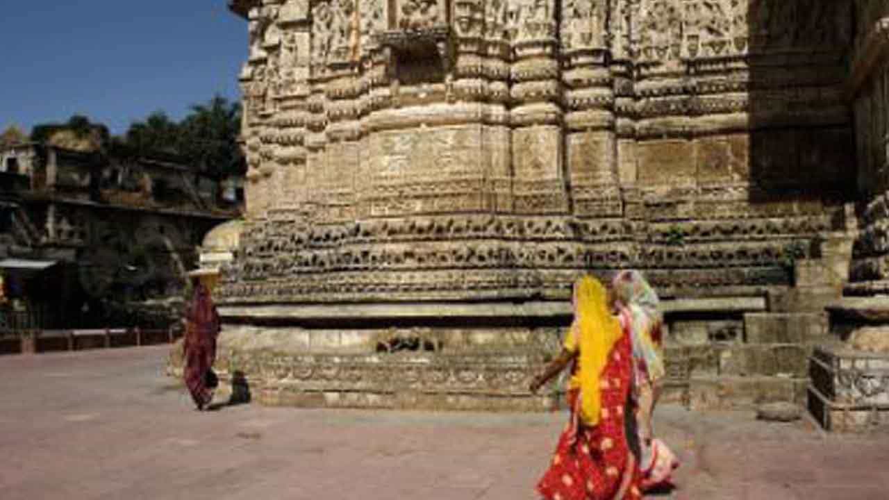 ದೇವಸ್ಥಾನಕ್ಕೆ ಪ್ರದಕ್ಷಿಣೆ ಯಾಕೆ ಹಾಕಬೇಕು? ದೇವಸ್ಥಾನಕ್ಕೆ ಪ್ರದಕ್ಷಿಣೆ ಯಾಕೆ ಹಾಕಬೇಕು?