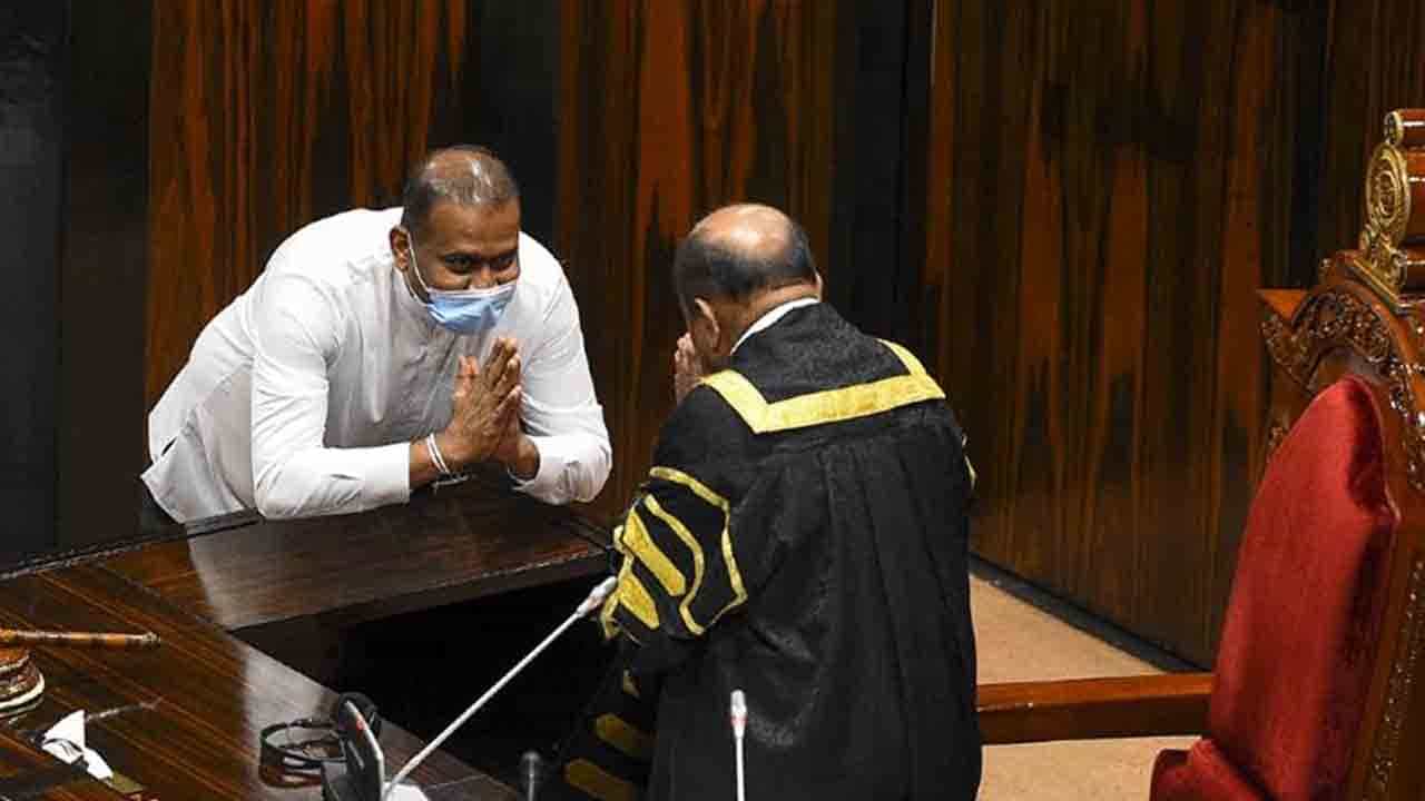 ಗಲ್ಲು ಶಿಕ್ಷೆಗೆ ಗುರಿಯಾದವ, ಸಂಸತ್ ಸದಸ್ಯನಾಗಿ ಪ್ರಮಾಣ ವಚನ ಸ್ವೀಕರಿಸಿದ! ಎಲ್ಲಿ? ಗಲ್ಲು ಶಿಕ್ಷೆಗೆ ಗುರಿಯಾದವ, ಸಂಸತ್ ಸದಸ್ಯನಾಗಿ ಪ್ರಮಾಣ ವಚನ ಸ್ವೀಕರಿಸಿದ! ಎಲ್ಲಿ?