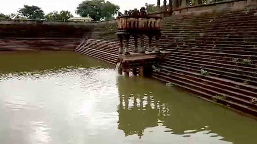 ಮನಸಿಗೆ ಮುದ.. ಮೈ ತುಂಬಿ ತುಳುಕುತಿದಾಳೆ ಸಂತೆಬೆನ್ನೂರಿನ ಐತಿಹಾಸಿಕ ಕಲ್ಯಾಣಿ!