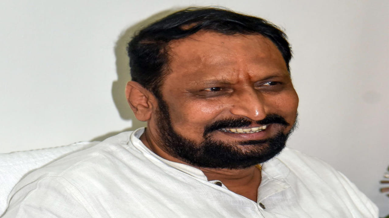 ವಿದ್ಯಾರ್ಥಿಗಳ ಬಸ್ ಪಾಸ್ ದರ ಹೆಚ್ಚಿಸುವುದಿಲ್ಲ: ಲಕ್ಷ್ಮಣ ಸವದಿ ವಿದ್ಯಾರ್ಥಿಗಳ ಬಸ್ ಪಾಸ್ ದರ ಹೆಚ್ಚಿಸುವುದಿಲ್ಲ: ಲಕ್ಷ್ಮಣ ಸವದಿ