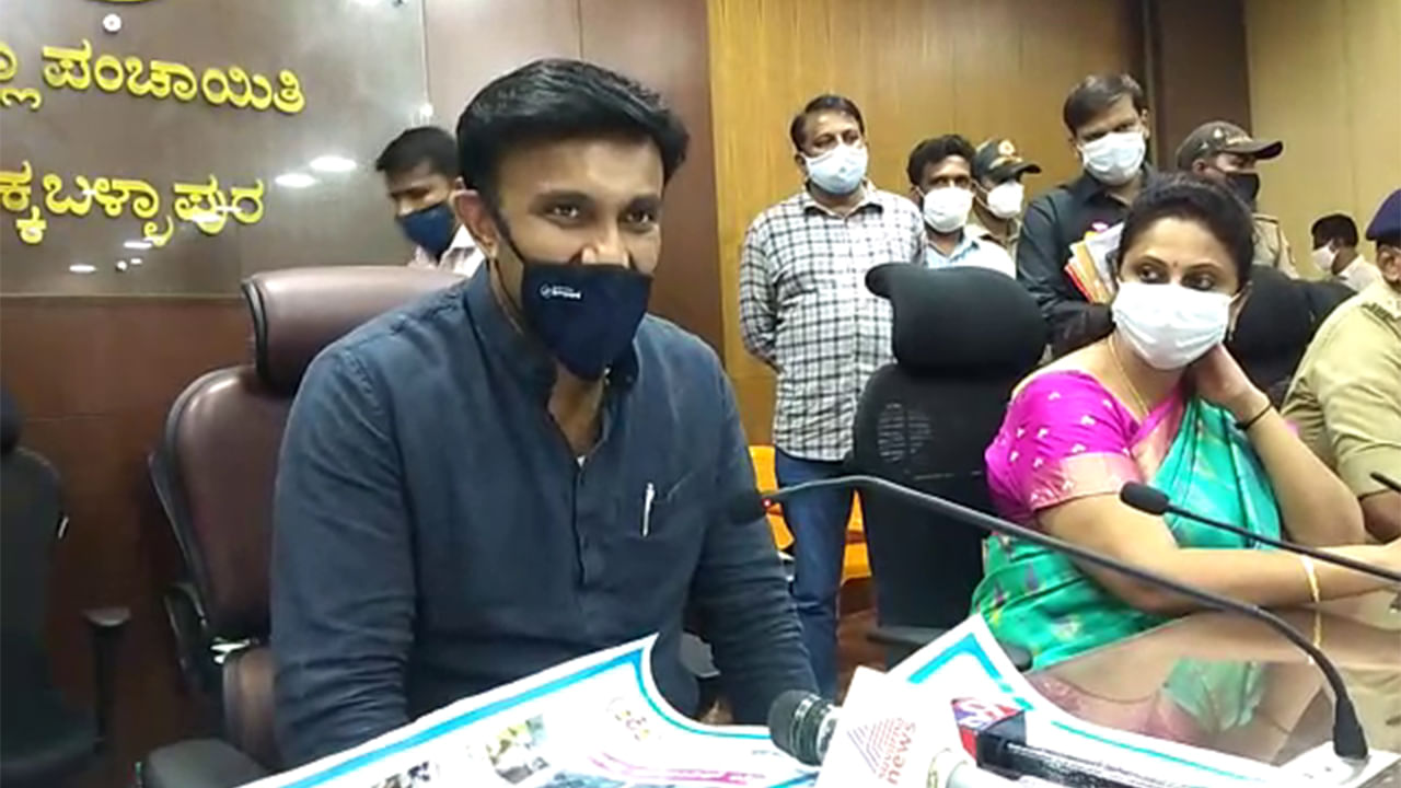 ಯಾವ ನಾಯಕಿಯನ್ನು ಬಿಡುಗಡೆಗೊಳಿಸಬೇಕೆಂದು ಸುರೇಶ್ ಬಯಸುತ್ತಾರೆ? ಸುಧಾಕರ್ ಯಾವ ನಾಯಕಿಯನ್ನು ಬಿಡುಗಡೆಗೊಳಿಸಬೇಕೆಂದು ಸುರೇಶ್ ಬಯಸುತ್ತಾರೆ? ಸುಧಾಕರ್