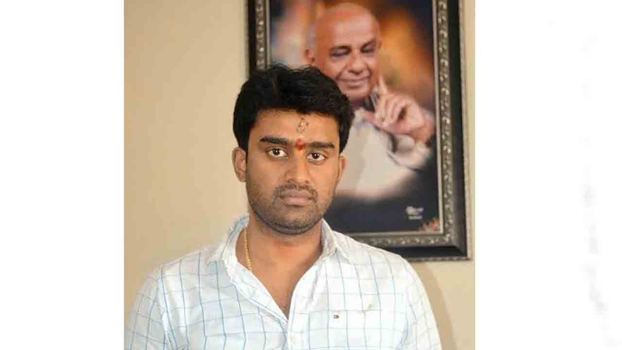 ದೊಡ್ಡಗೌಡರ ಕುಟುಂಬದ ಮತ್ತೊಂದು ಕುಡಿ ರಾಜಕೀಯಕ್ಕೆ ಎಂಟ್ರಿ? ದೊಡ್ಡಗೌಡರ ಕುಟುಂಬದ ಮತ್ತೊಂದು ಕುಡಿ ರಾಜಕೀಯಕ್ಕೆ ಎಂಟ್ರಿ?