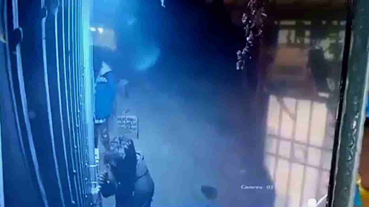 ಸಕ್ಕರೆ ನಾಡಿನಲ್ಲಿ ಹೆಚ್ಚುತ್ತಿವೆ ದರೋಡೆ ಪ್ರಕರಣ: ಆಂಜನೇಯನ ಹುಂಡಿ ಹೊತ್ತೊಯ್ದ ಖದೀಮರು