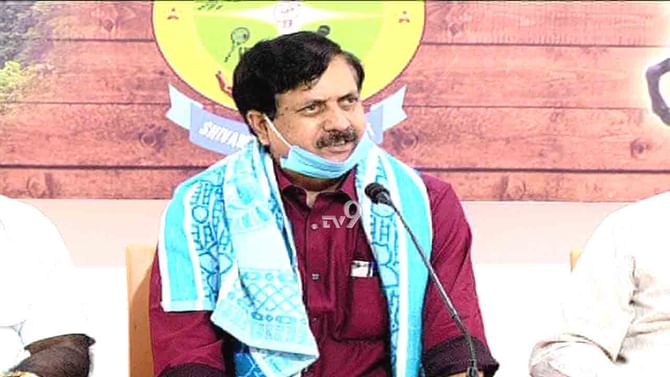 ಖಾಸಗಿ ಆಸ್ಪತ್ರೆಯಲ್ಲಿ ಬೆಡ್ ಸಿಗದೆ ಮಾಜಿ ಶಾಸಕ ಕೊರೊನಾಗೆ ಬಲಿ: YSV ದತ್ತಾ ಆರೋಪ ಖಾಸಗಿ ಆಸ್ಪತ್ರೆಯಲ್ಲಿ ಬೆಡ್ ಸಿಗದೆ ಮಾಜಿ ಶಾಸಕ ಕೊರೊನಾಗೆ ಬಲಿ: YSV ದತ್ತಾ ಆರೋಪ
