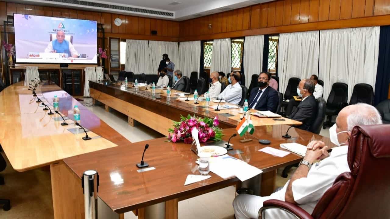Bengaluru Aero India 2021: ರಾಜನಾಥ್ ಅಧ್ಯಕ್ಷತೆಯಲ್ಲಿ ಪೂರ್ವಭಾವಿ ಸಭೆಯೊಂದಿಗೆ ಸಿದ್ಧತೆ ಜೋರು Bengaluru Aero India 2021: ರಾಜನಾಥ್ ಅಧ್ಯಕ್ಷತೆಯಲ್ಲಿ ಪೂರ್ವಭಾವಿ ಸಭೆಯೊಂದಿಗೆ ಸಿದ್ಧತೆ ಜೋರು