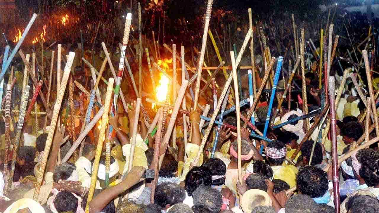 ಗಣಿನಾಡಿನಲ್ಲಿ ದೇವರ ಹೆಸರಲ್ಲಿ ಹೊಡೆದಾಟ, ಬಡಿದಾಟ.. ಜೀವ ಹೋದರೂ ಲೆಕ್ಕಕ್ಕಿಲ್ಲ!