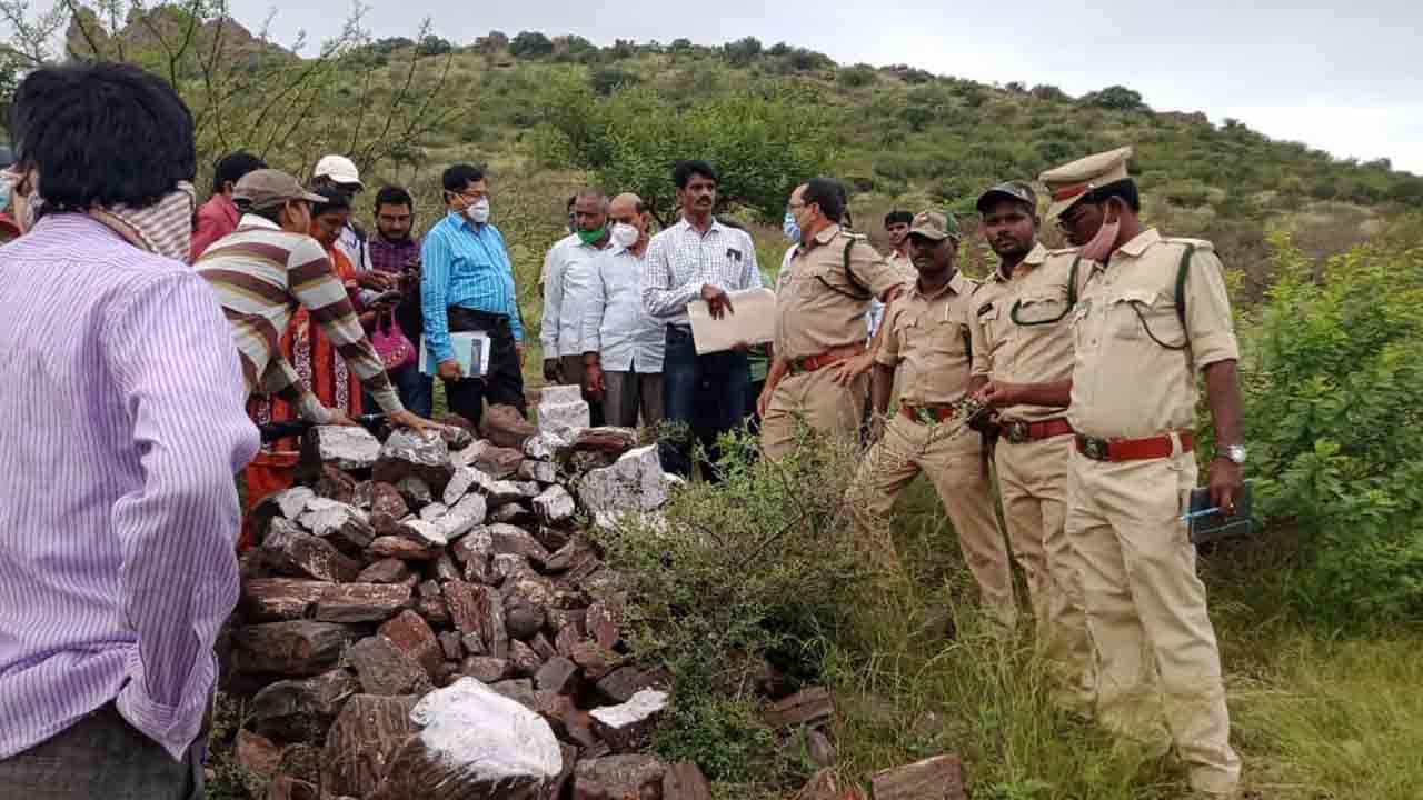 ಮಾಜಿ ಸಚಿವ ಜನಾರ್ದನ ರೆಡ್ಡಿಗೆ ಎದುರಾಯ್ತು.. ಮತ್ತದೇ ಕಂಟಕ ಮಾಜಿ ಸಚಿವ ಜನಾರ್ದನ ರೆಡ್ಡಿಗೆ ಎದುರಾಯ್ತು.. ಮತ್ತದೇ ಕಂಟಕ