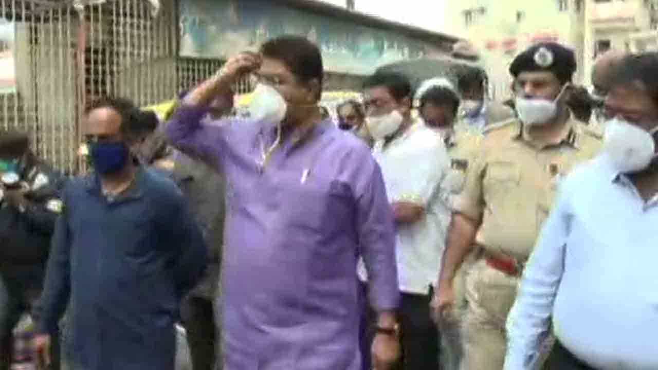 ಇದು ‘ನಮ್ಮ ಏರಿಯಾ’ಗೆ ಬರುತ್ತಾ? ಮಳೆ ಸಂಕಷ್ಟದಲ್ಲೂ ‘ಸಾಮ್ರಾಟ್’ರಿಗೆ ವ್ಯಾಪ್ತಿ ಗೊಂದಲ! ಇದು ‘ನಮ್ಮ ಏರಿಯಾ’ಗೆ ಬರುತ್ತಾ? ಮಳೆ ಸಂಕಷ್ಟದಲ್ಲೂ ‘ಸಾಮ್ರಾಟ್’ರಿಗೆ ವ್ಯಾಪ್ತಿ ಗೊಂದಲ!