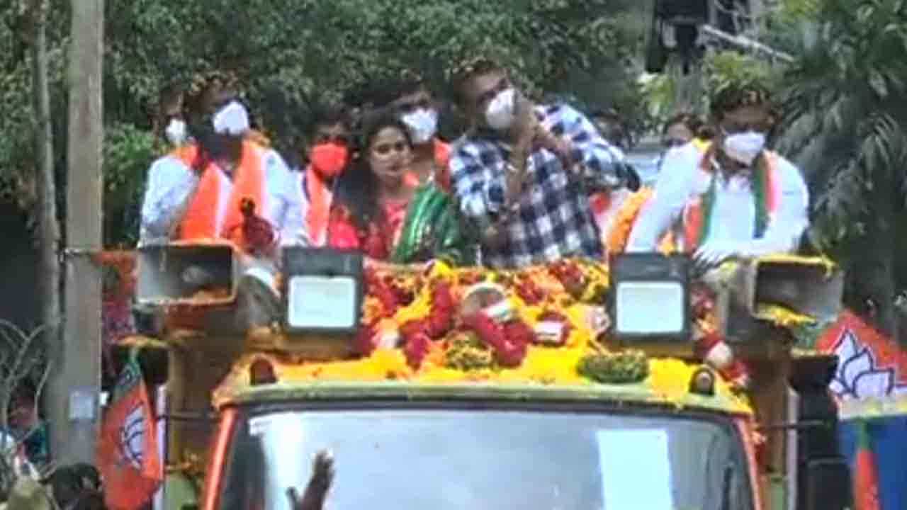 ‘ಬಾಸ್’ ಅಬ್ಬರದ ಪ್ರಚಾರದಿಂದ ರಂಗೇರಿದ ‘ರಾ..ರಾ..’ ಕಣ ‘ಬಾಸ್’ ಅಬ್ಬರದ ಪ್ರಚಾರದಿಂದ ರಂಗೇರಿದ ‘ರಾ..ರಾ..’ ಕಣ
