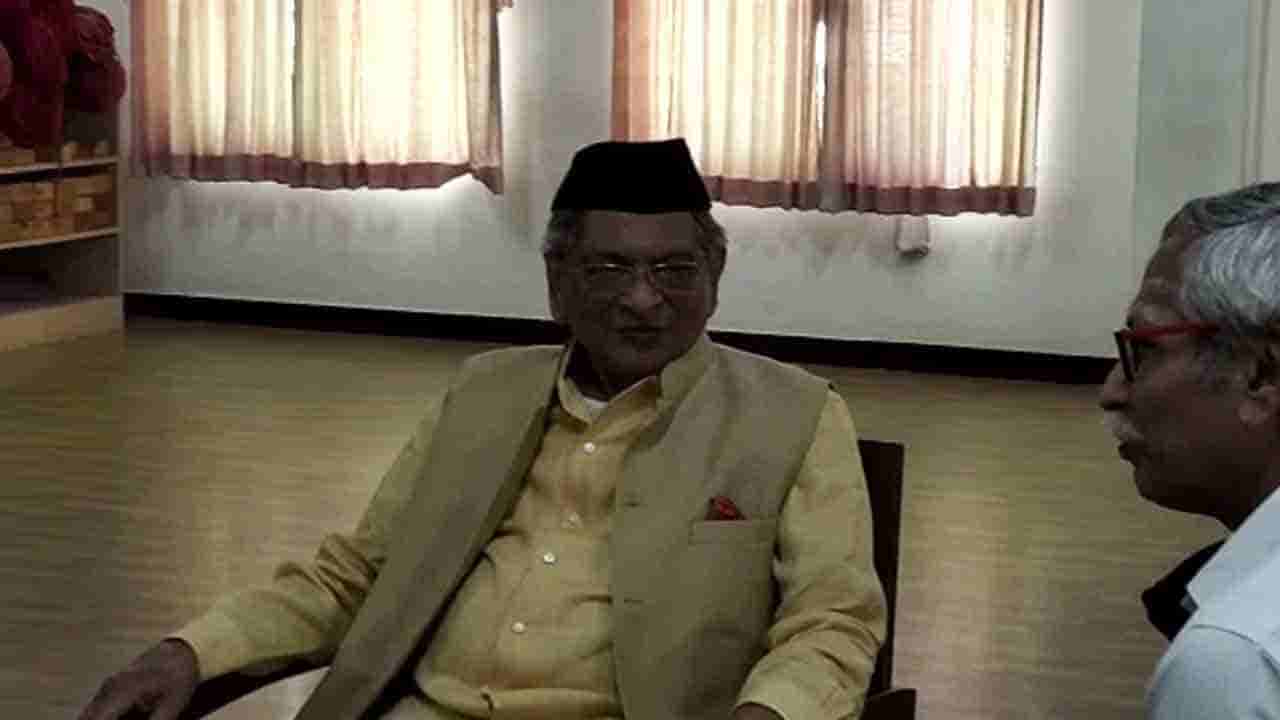 SMK ಕೇಸರೀಕರಣ: RSS ಟೋಪಿ ಧರಿಸಿ ಸಂಘ ಕಾರ್ಯಾಲಯದಲ್ಲಿ ದೇಶಭಕ್ತಿ ಮೇಲೆ ಭಾಷಣ