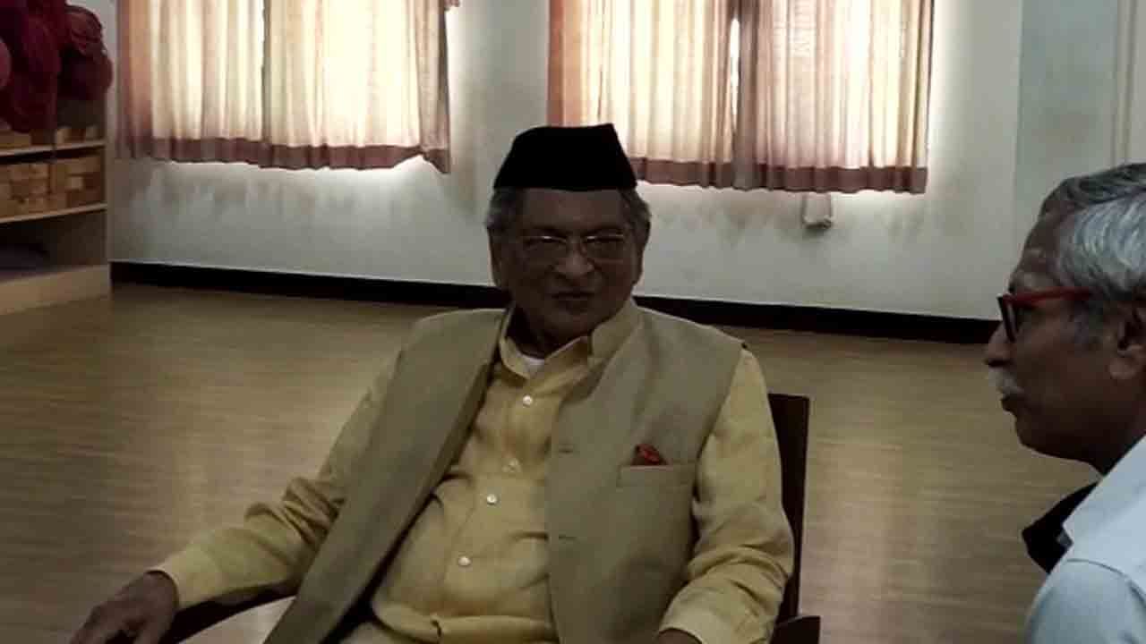 SMK ಕೇಸರೀಕರಣ: RSS ಟೋಪಿ ಧರಿಸಿ ಸಂಘ ಕಾರ್ಯಾಲಯದಲ್ಲಿ ದೇಶಭಕ್ತಿ ಮೇಲೆ ಭಾಷಣ SMK ಕೇಸರೀಕರಣ: RSS ಟೋಪಿ ಧರಿಸಿ ಸಂಘ ಕಾರ್ಯಾಲಯದಲ್ಲಿ ದೇಶಭಕ್ತಿ ಮೇಲೆ ಭಾಷಣ