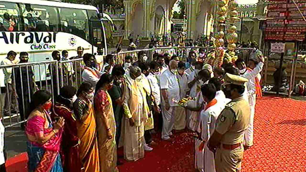 ನಂದಿ ಧ್ವಜಕ್ಕೆ ಪೂಜೆ ಸಲ್ಲಿಸಿದ ಸಿಎಂ ಬಿಎಸ್​ವೈ