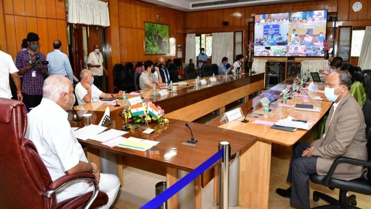 ಪ್ರವಾಹ ಸಂತ್ರಸ್ತರ ನೋವಿಗೆ ತಕ್ಷಣ ಸ್ಪಂದಿಸಿ- 12 ಜಿಲ್ಲಾಧಿಕಾರಿಗಳಿಗೆ CM ಸೂಚನೆ ಪ್ರವಾಹ ಸಂತ್ರಸ್ತರ ನೋವಿಗೆ ತಕ್ಷಣ ಸ್ಪಂದಿಸಿ- 12 ಜಿಲ್ಲಾಧಿಕಾರಿಗಳಿಗೆ CM ಸೂಚನೆ