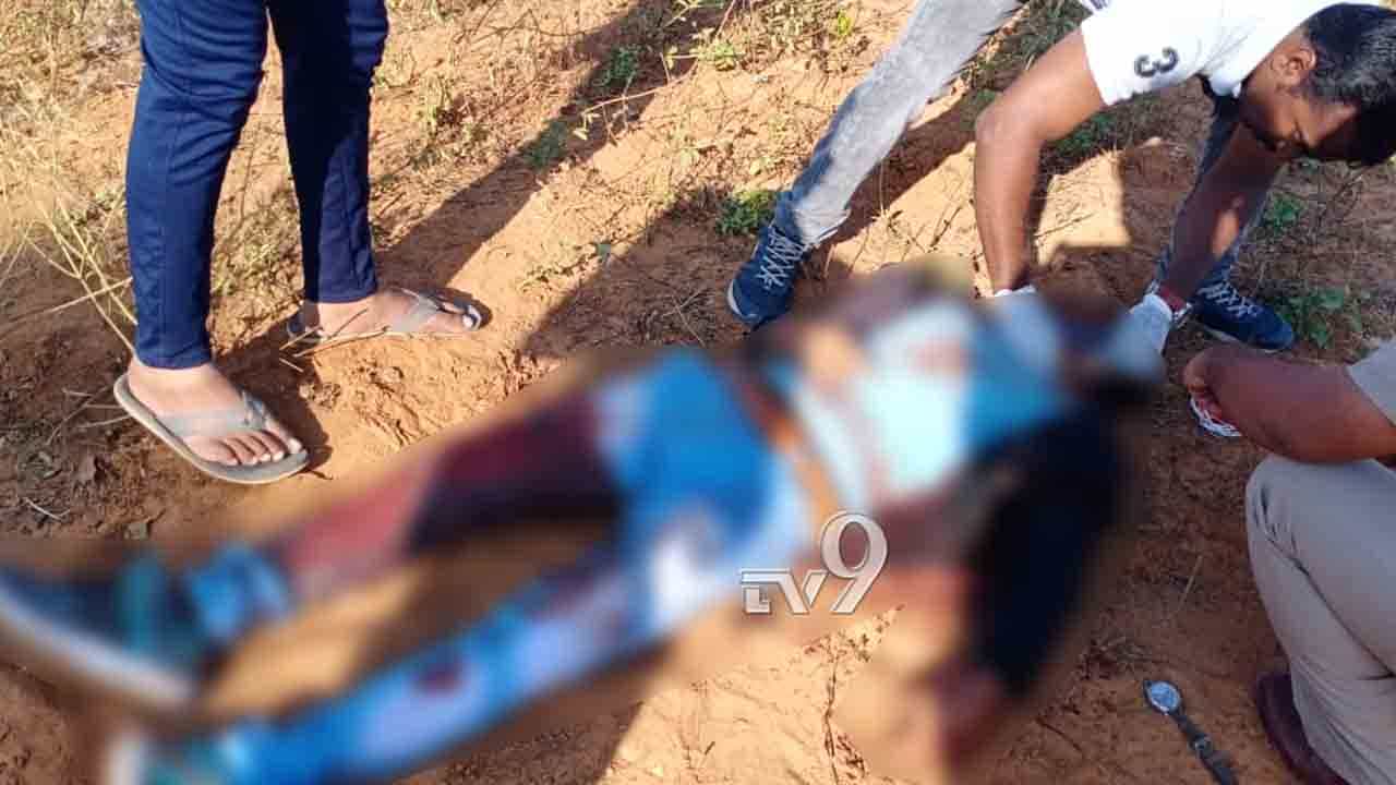 ರೌಡಿ ಬಾಂಬೆ ಸಲೀಂನ ಪತ್ನಿ ಜೊತೆ ಚಾಟಿಂಗ್! ಬಾಗೇಪಲ್ಲಿಯ ಚಿತ್ರಾವತಿ ಡ್ಯಾಂ ಬಳಿ ಯುವಕನ ಕೊಲೆ ರೌಡಿ ಬಾಂಬೆ ಸಲೀಂನ ಪತ್ನಿ ಜೊತೆ ಚಾಟಿಂಗ್! ಬಾಗೇಪಲ್ಲಿಯ ಚಿತ್ರಾವತಿ ಡ್ಯಾಂ ಬಳಿ ಯುವಕನ ಕೊಲೆ