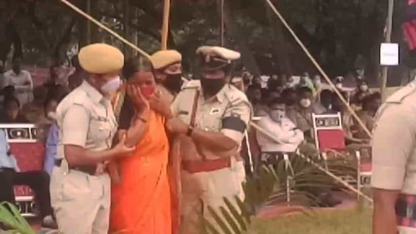 ಕೊರೊನಾದಿಂದ ಮೃತಪಟ್ಟಿದ್ದ ಮಗಳ ನೆನೆದು ಕಣ್ಣೀರಿಟ್ಟ ಮುಖ್ಯ ಪೇದೆ ತಾಯಿ