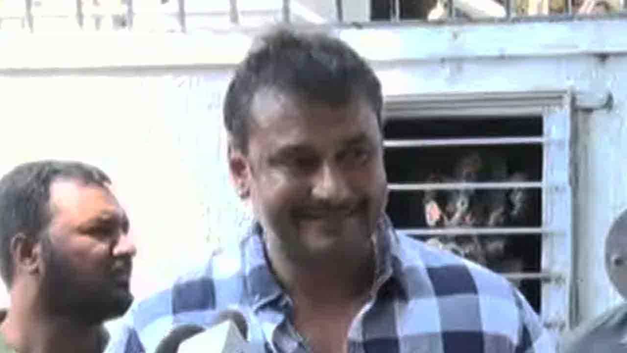 ಕೊರೊನಾ ಸಂಕಷ್ಟ ಕಾಲದಲ್ಲಿ ಮುನಿರತ್ನ ಸಮಾಜ ಸೇವೆ ಮರೆಯುವಂತಿಲ್ಲ -ನಟ ದರ್ಶನ್ ಕೊರೊನಾ ಸಂಕಷ್ಟ ಕಾಲದಲ್ಲಿ ಮುನಿರತ್ನ ಸಮಾಜ ಸೇವೆ ಮರೆಯುವಂತಿಲ್ಲ -ನಟ ದರ್ಶನ್