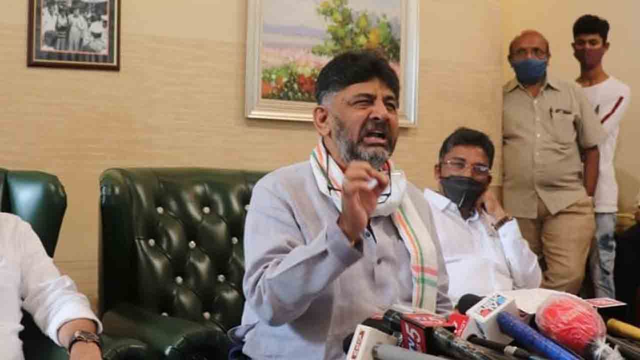 ಏನೇ ಸಮಸ್ಯೆ ಇದ್ರೂ KPCC ಕಚೇರಿ, ನನ್ನ ಮನೆಯಲ್ಲಿ ಬಂದು ಮಾತಾಡಲಿ: ಅಖಂಡ ವಿರುದ್ಧ ಡಿಕೆಶಿ ಗರಂ