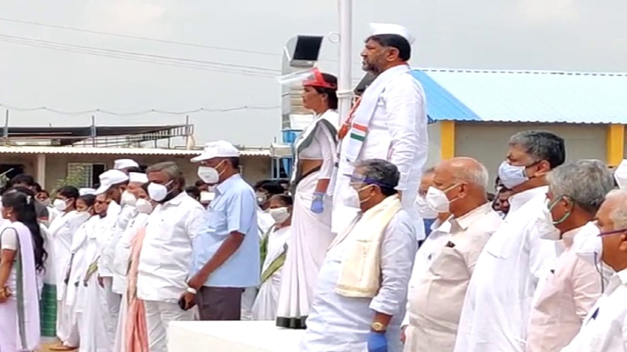 ಗಾಂಧೀ ತತ್ವವೇ ಕಾಂಗ್ರೆಸ್ ತತ್ವ, ಅದನ್ನ ನಾವೆಲ್ಲಾ ಅಳವಡಿಸಿಕೊಂಡಿದ್ದೇವೆ -ಡಿ.ಕೆ. ಶಿವಕುಮಾರ್ ಗಾಂಧೀ ತತ್ವವೇ ಕಾಂಗ್ರೆಸ್ ತತ್ವ, ಅದನ್ನ ನಾವೆಲ್ಲಾ ಅಳವಡಿಸಿಕೊಂಡಿದ್ದೇವೆ -ಡಿ.ಕೆ. ಶಿವಕುಮಾರ್