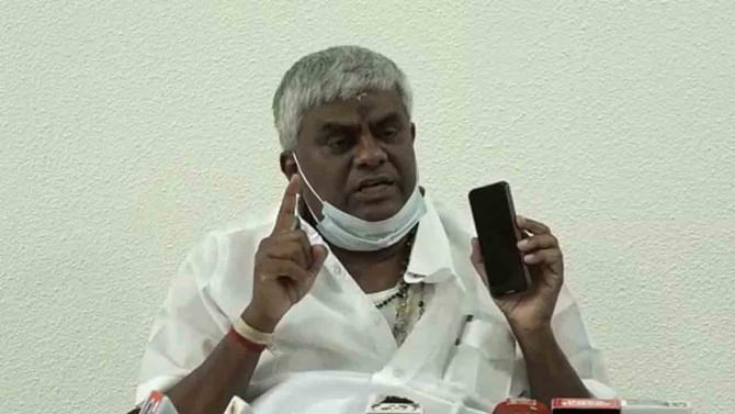 2 ವರ್ಷವಾದ್ರೂ ಅಧಿಕಾರಿಗಳು ಕ್ರಮ ಕೈಗೊಂಡಿಲ್ಲ.. ಇದು ST ಸಮುದಾಯಕ್ಕೆ ಅನ್ಯಾಯ: ರೇವಣ್ಣ