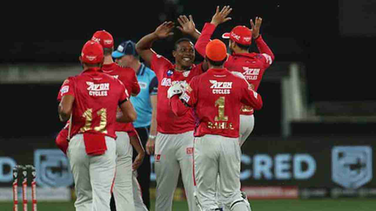 ಕಿಂಗ್ಸ್ ಇಲೆವೆನ್ ಪಂಜಾಬ್ ಬೌಲರ್ಗಳ ಸ್ಪಿನ್ ಮೋಡಿಗೆ ಮಂಕಾದ RCB ಬ್ಯಾಟ್ಸ್ಮನ್