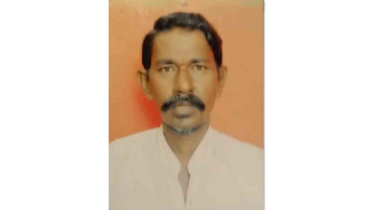 ಬೆಂಕಿ ಹಚ್ಚಿಕೊಂಡು ರೈತನ ಆತ್ಮಹತ್ಯೆ ಬೆಂಕಿ ಹಚ್ಚಿಕೊಂಡು ರೈತನ ಆತ್ಮಹತ್ಯೆ