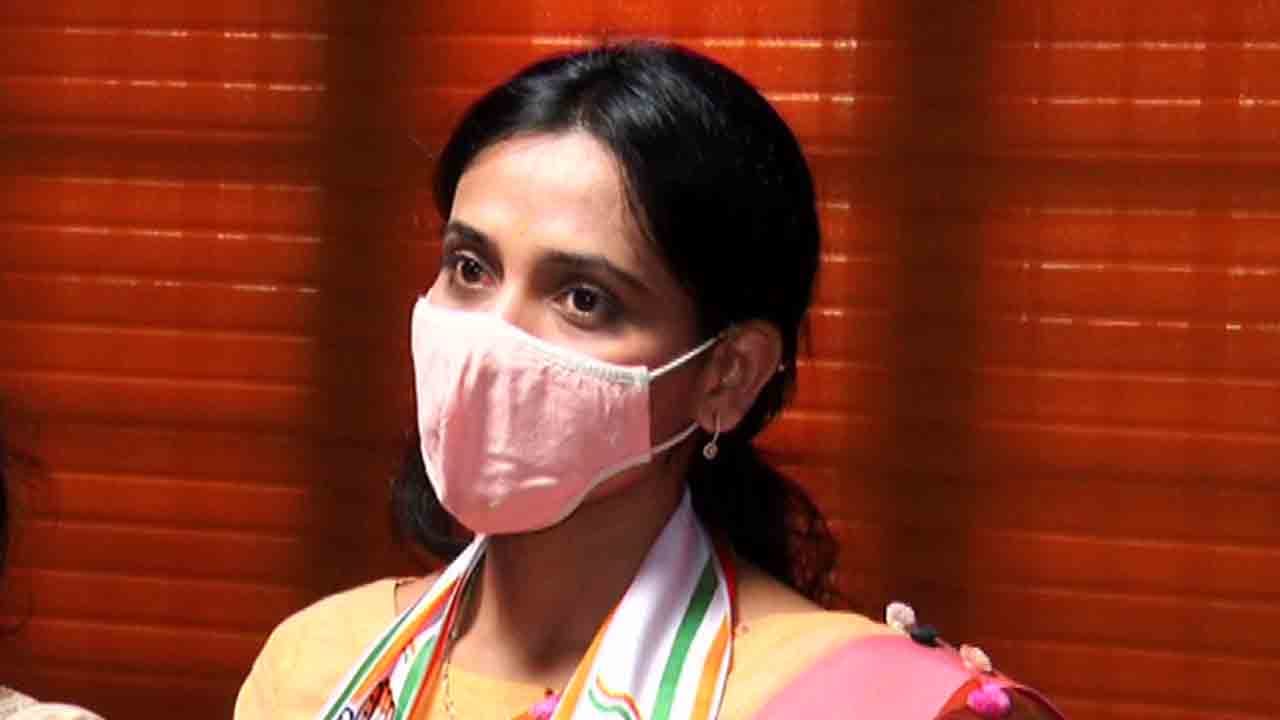 ಕುಸುಮಾಗೆ ಟಿಕೆಟ್ ಕೊಟ್ಟಿರುವುದು ಮಹಿಳೆಯರಿಗೆ ಹೆಮ್ಮೆ-ಕುಸುಮಾ ಪರ ಪುಷ್ಪಾ ಬ್ಯಾಟಿಂಗ್ ಕುಸುಮಾಗೆ ಟಿಕೆಟ್ ಕೊಟ್ಟಿರುವುದು ಮಹಿಳೆಯರಿಗೆ ಹೆಮ್ಮೆ-ಕುಸುಮಾ ಪರ ಪುಷ್ಪಾ ಬ್ಯಾಟಿಂಗ್